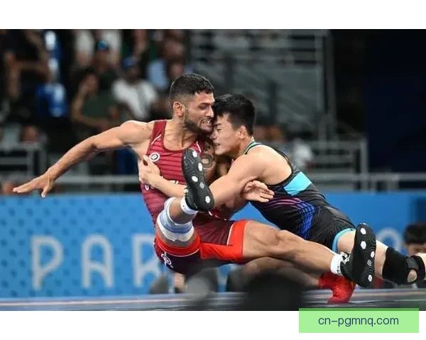 摔跤界巨星再战擂台，挑战史诗般的巅峰对决