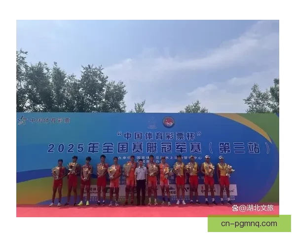 赛艇冠军：勇夺殊荣，风雨兼程，创造传奇